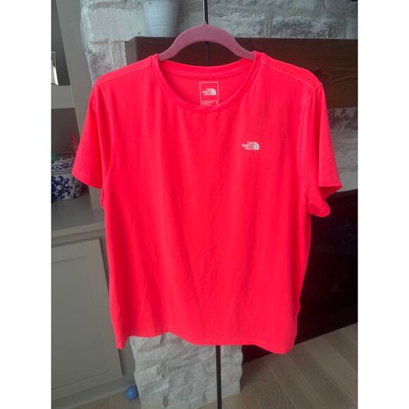 The North Face Women's Radiant Poppy Adventure Tee Size XL - Picture 2 of 5